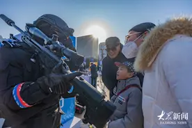 警察蜀黍节日快乐！萌娃“探班”警营开放日图片