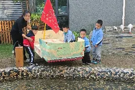 自己造船下水，幼儿园萌娃扬帆启航图片