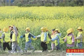 中小学春秋假现“温差”:学业担忧、家校假期难同频、城乡差异图片