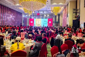 这个让人热泪盈眶的拍卖会，一晚募得过千万善款图片