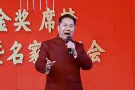 戏迷过足戏瘾 豫东乡村严冬盛开“幸福花儿”图片