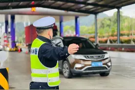 返程高峰期已经到来 杭州辖区多条高速排队缓行图片