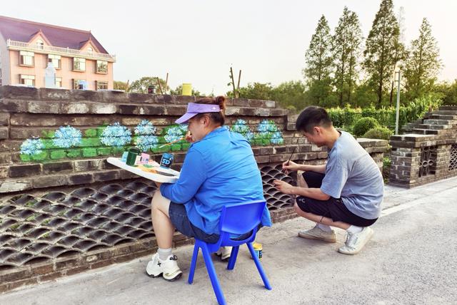 从 “穷村” 到 “网红村”，沪郊待泾村靠这些接住乐高乐园流量