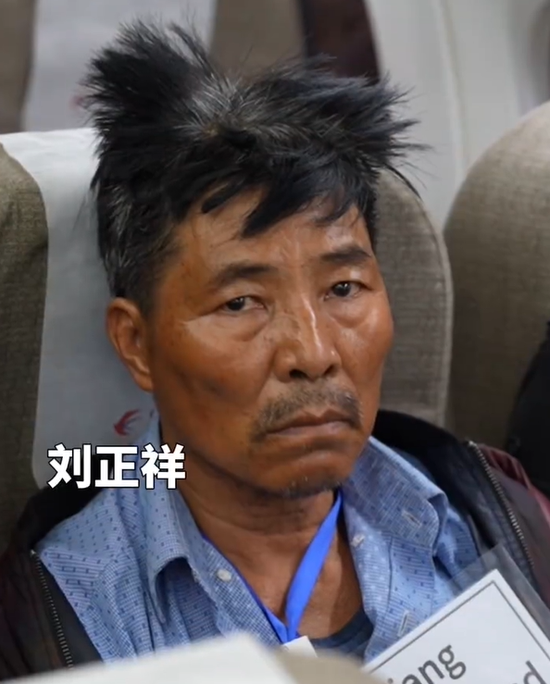 四大电诈头目被押解回国，舱内特写画面首次曝光