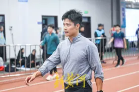 镜相|苏炳添回归赛场，新赛季首秀夺冠图片