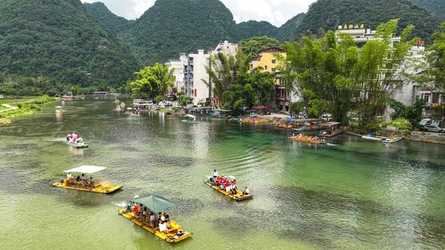 广西靖西：山水美景引客来