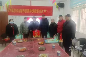 “情系老兵”回首战争年代“峥嵘岁月稠” 新老交替联谊会上传递爱国主义“接力棒”图片