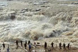 壶口瀑布冰岸齐平图片