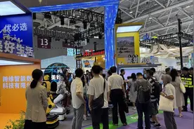 文博会首设人工智能展区 仿真机器人、第三代乐器成为人气王｜文博向“新”图片