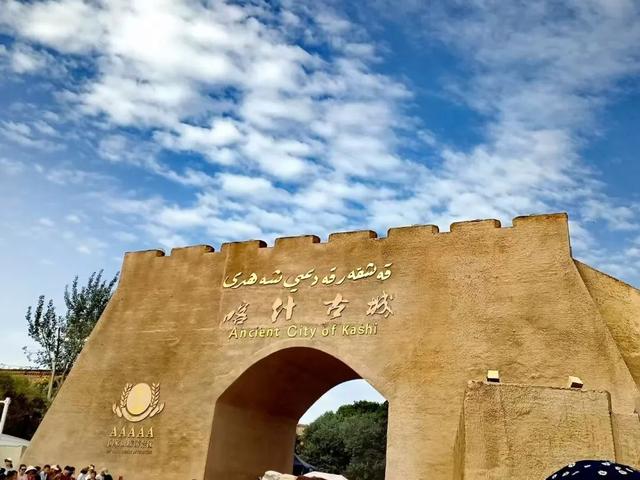 【半岛晨报专属定制】编辑记者带您双飞双卧12日探秘新疆金秋!20人小团尊享丝路盛宴