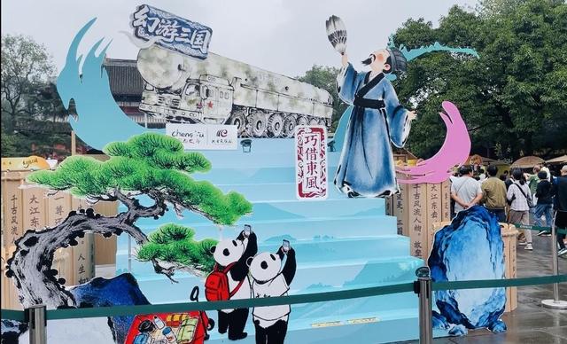 万千气象，打卡成都｜武侯祠“幻游三国”开启，诸葛亮借来的竟是这个东风