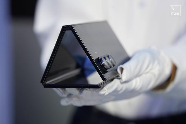 三星 Galaxy Z TriFold 真机上手：能揣兜的电脑