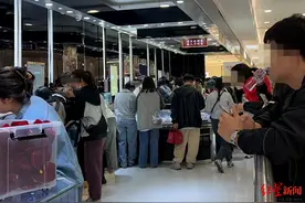 胖东来“限购”后首个周末：有的高峰期排队超3小时，网上商城多款“热销品”售罄图片