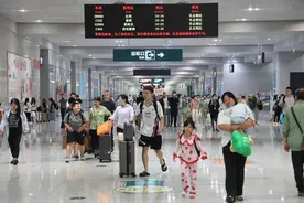 坐火车游云南“热”力十足图片