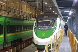 “喜添新丁”，新一代长编组卧铺动集动车组亮相！图片