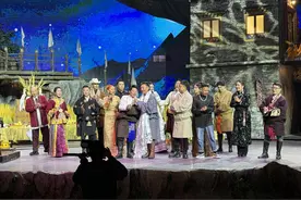 点赞破百万！容中尔甲携众星演绎“高原之音”，超110万人在线共赏高原歌会图片