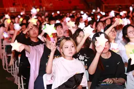 千余名学生获表彰！这所学校“沉浸式”表彰优秀学生图片