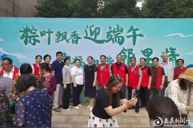 花山街道铁东社区：“星物管”飘出端午“邻里情”图片