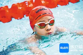 教育周刊｜滕张驰：泳池和绿茵场里的“双栖少年”图片