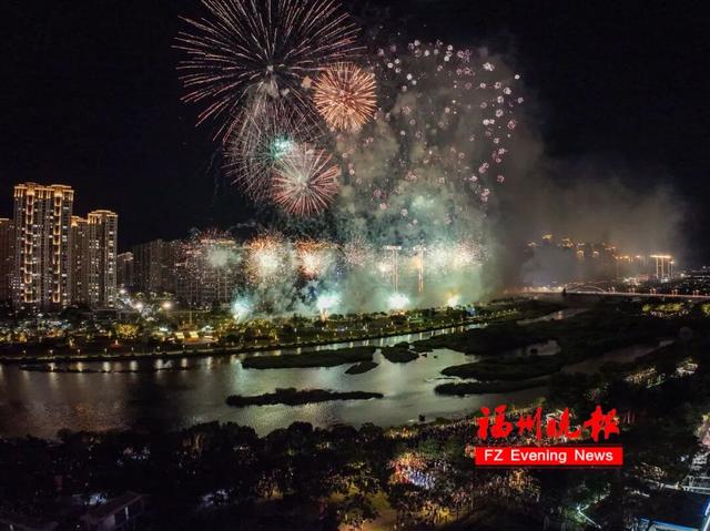震撼！昨晚福州这里上演绝美焰火秀