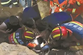 1.2米高36岁男子下井救3岁男童图片