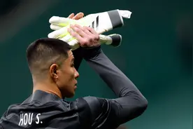 （体育）足球——中超：北京国安不敌深圳新鹏城(4)图片