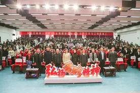 哈尔滨华德学院举办“弘扬雷锋精神 建功伟大时代”主题活动图片