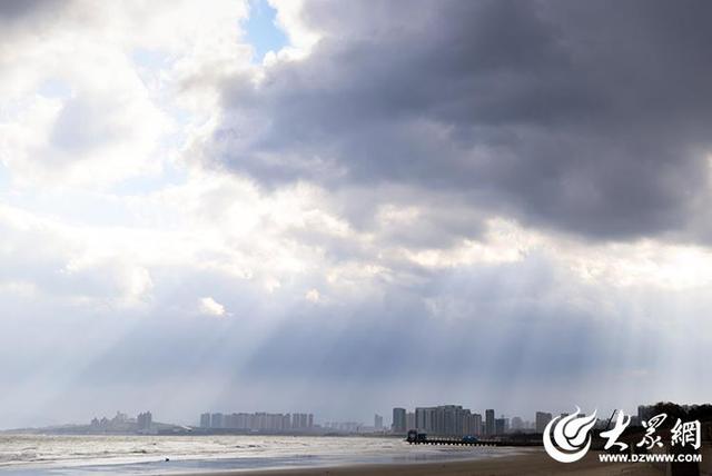 四季予你｜烟台莱山“积木桥”惊艳亮相：童趣与科技交融，打造滨海新地标