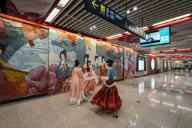 网友提议西安地铁“乘坐扶梯左行右立”，回应：不提倡图片