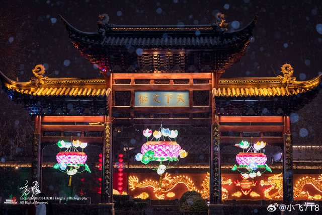 金陵飞雪讯，静待秦淮妆