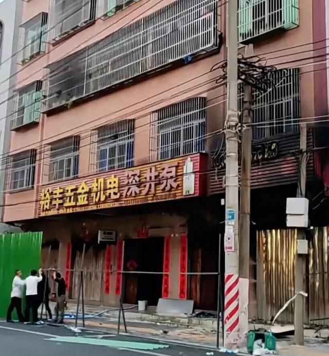 悲痛！一住宅突发火灾，已致8人遇难、4人送医！