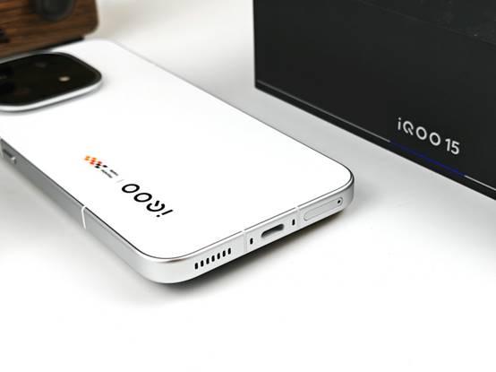 iQOO 15图赏：经典与创新的完美融合