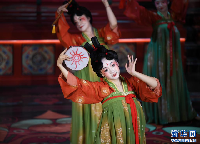 西安：汉服展演引客来