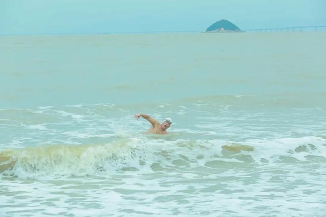 72岁老爷叔从上海"游"到广州！15年前世博会就曾轰动一时↗