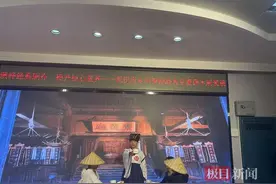 有反串、有自制道具，这所学校课本剧被玩出花图片
