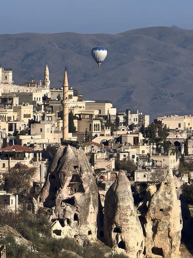 晚潮｜卡帕多奇亚晨光中的焰舞