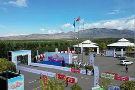 新国潮马拉松完赛，伊犁、肯尼亚选手分获男女半程组冠军图片