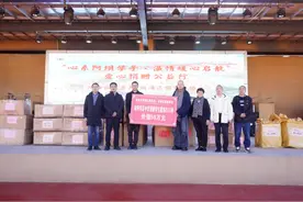 阿坝：跨越2400公里，只为这群学生量身定做温暖过冬服｜看见正能量图片