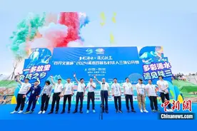 湖北首届乡村铁人三项公开赛举行  苗浩获得年龄组冠军图片