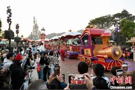 （新春见闻）香港迪士尼乐园举办“奇妙年年” 活动贺新年图片