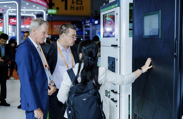 在AI浓度最高的一届进博会，美欧日韩跨国企业纷纷入局中国AI新基建