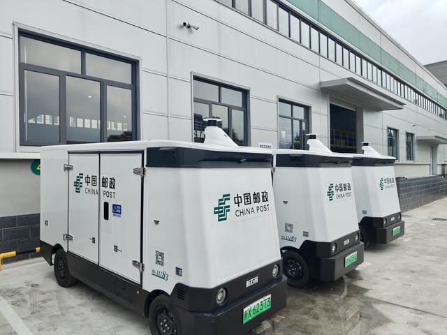 安阳无人车正在派件……