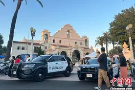 美国警民“守望相助之夜”如约而至图片