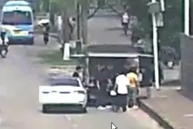看一眼，民警迅速合围！现场视频曝光图片