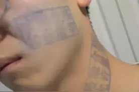 男子输游戏被盖猪肉印章，“检验合格 允许屠宰”，脸上脖子至今没洗掉图片