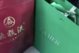 家长“做局”送老师五粮液、高端化妆品？校方称收礼属实，当地教育局：是否设局正在核查图片