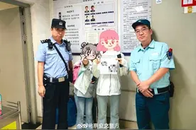 一天捡俩！中秋假期民警地铁频“捡”娃图片