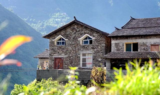 一杯悬崖咖啡、一眼峡谷风景，怒江美哉！