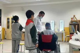 为“eye”护航，健康科普进校园丨华山医院眼科举办系列“爱眼日”活动图片