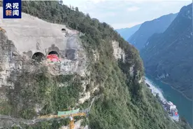 渝湘复线高速彭酉段26条隧道全部贯通图片